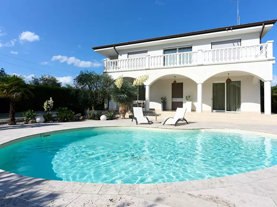 Immagine 3 di Villa in vendita  a Fucecchio