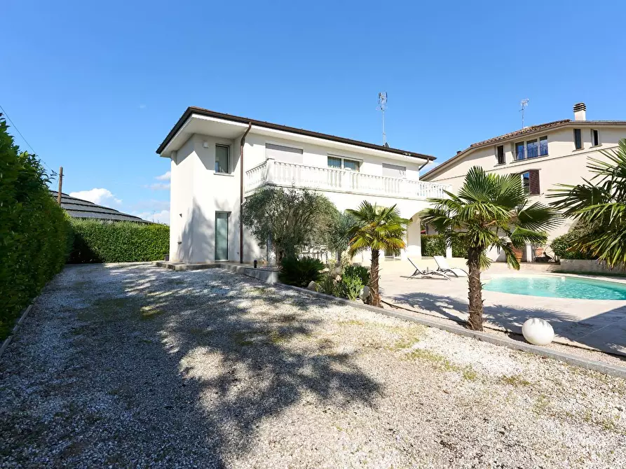 Immagine 4 di Villa in vendita  a Fucecchio