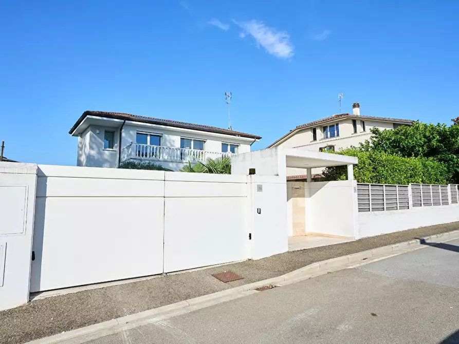 Immagine 37 di Villa in vendita  a Fucecchio