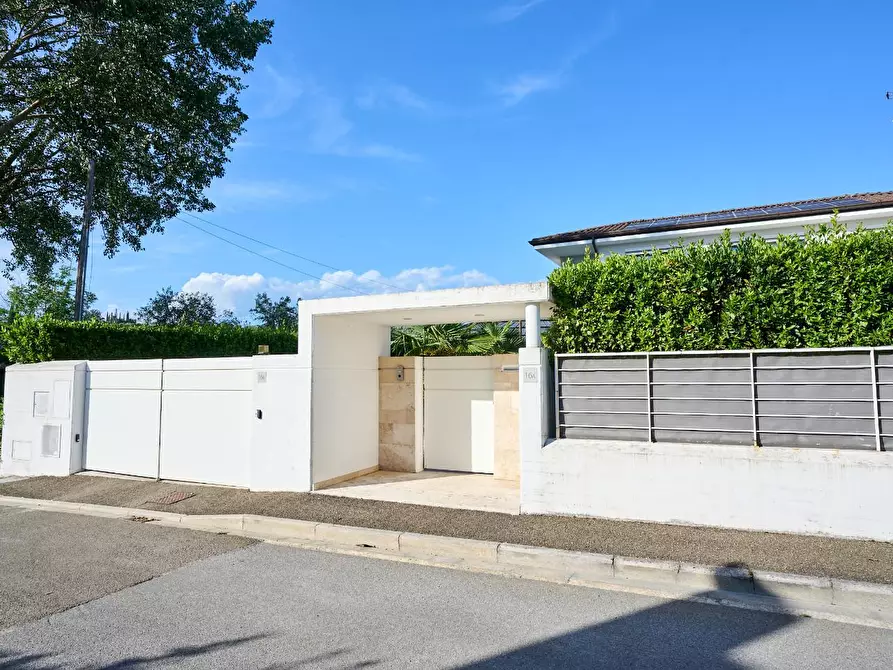 Immagine 38 di Villa in vendita  a Fucecchio