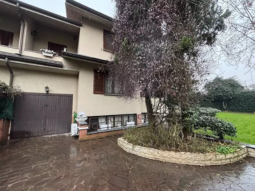 Immagine 2 di Casa bifamiliare in vendita  a Agrate Brianza