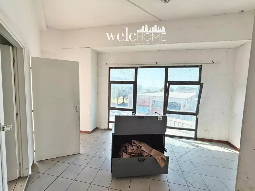Immagine 24 di Laboratorio in affitto  a Campi Bisenzio