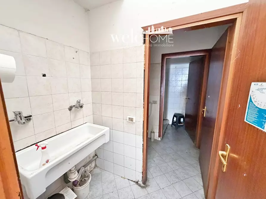 Immagine 22 di Laboratorio in affitto  a Campi Bisenzio