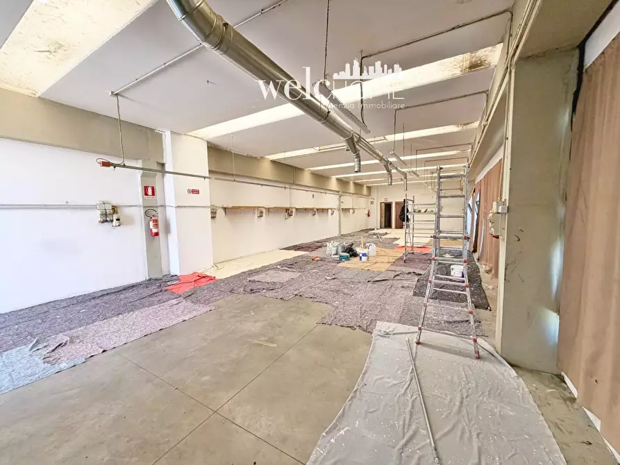 Immagine 9 di Laboratorio in affitto  a Campi Bisenzio