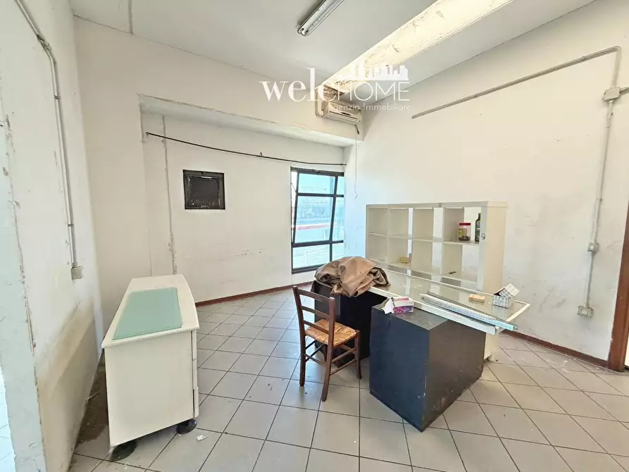 Immagine 25 di Laboratorio in affitto  a Campi Bisenzio