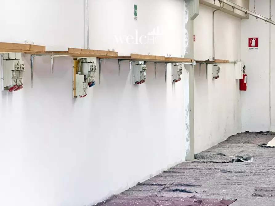 Immagine 16 di Laboratorio in affitto  a Campi Bisenzio