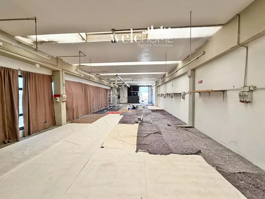 Immagine 3 di Laboratorio in affitto  a Campi Bisenzio