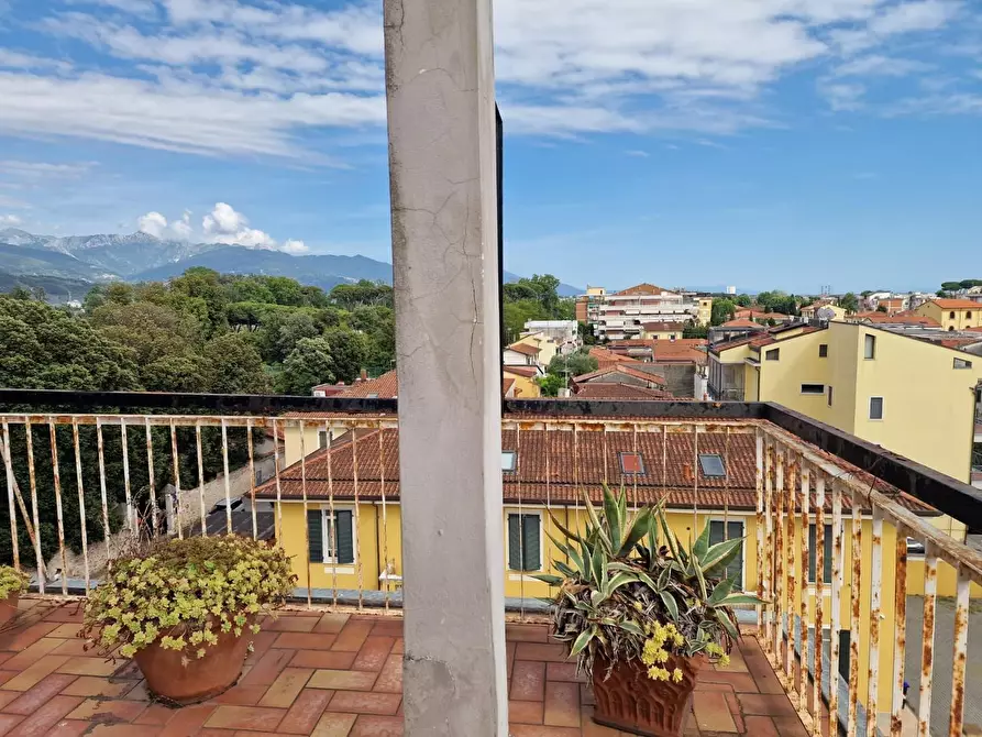 Immagine 9 di Mansarda in vendita  a Carrara