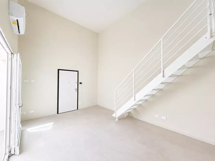 Immagine 10 di Loft/Open space in vendita  a Pontedera