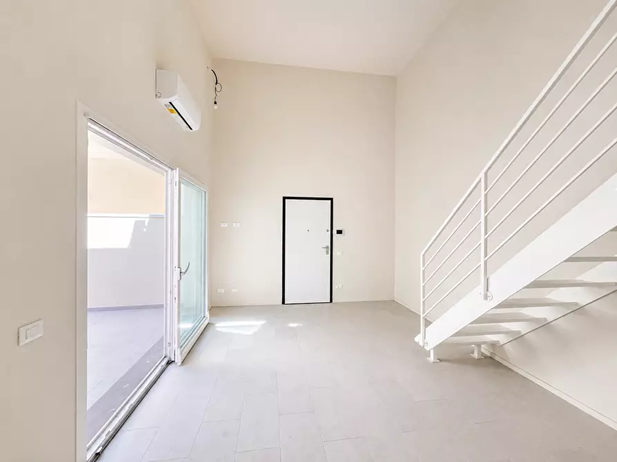 Immagine 9 di Loft/Open space in vendita  a Pontedera