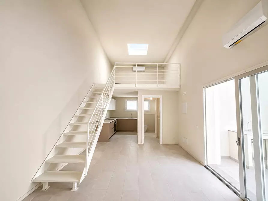 Immagine 2 di Loft/Open space in vendita  a Pontedera