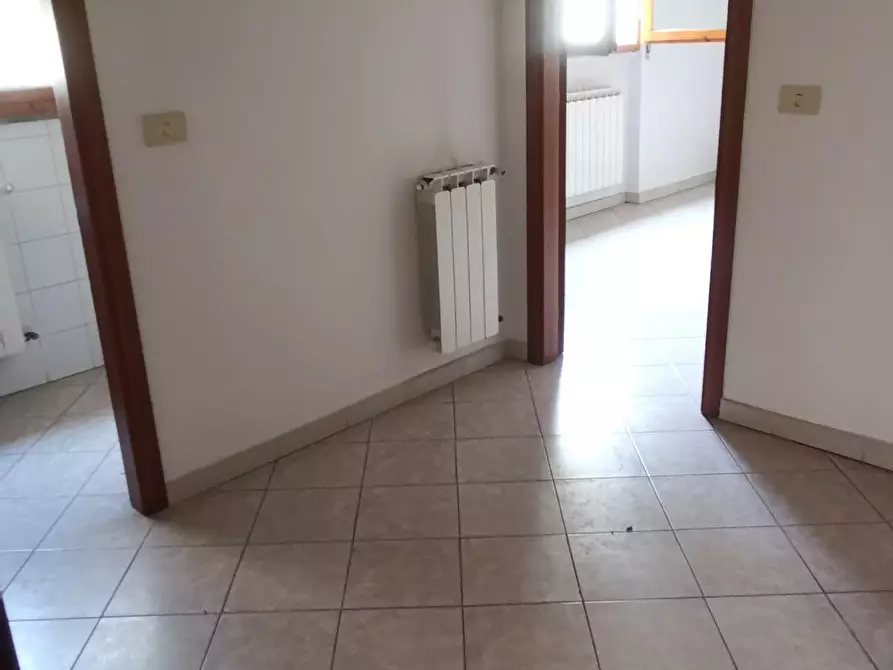Immagine 6 di Negozio in affitto  a Fucecchio