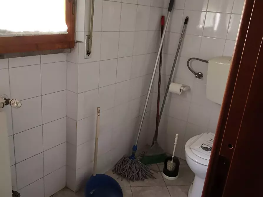 Immagine 7 di Negozio in affitto  a Fucecchio