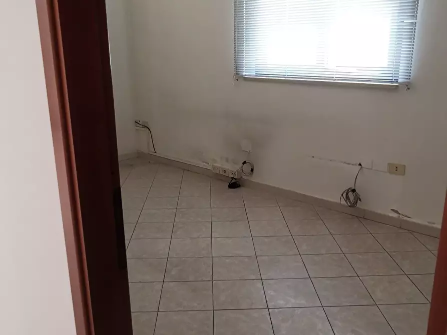 Immagine 5 di Negozio in affitto  a Fucecchio