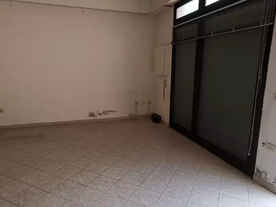 Immagine 1 di Negozio in affitto  a Fucecchio