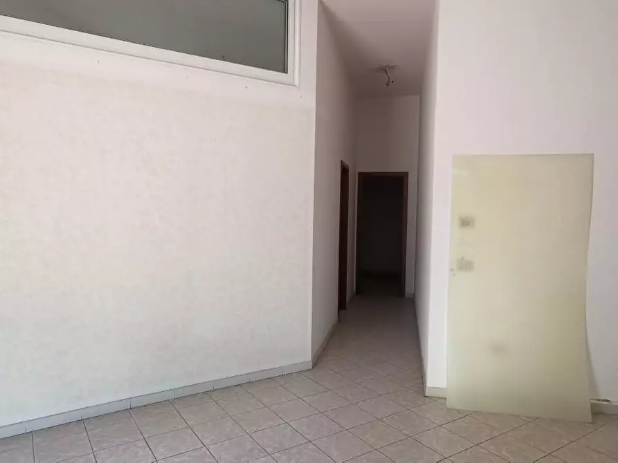 Immagine 3 di Negozio in affitto  a Fucecchio