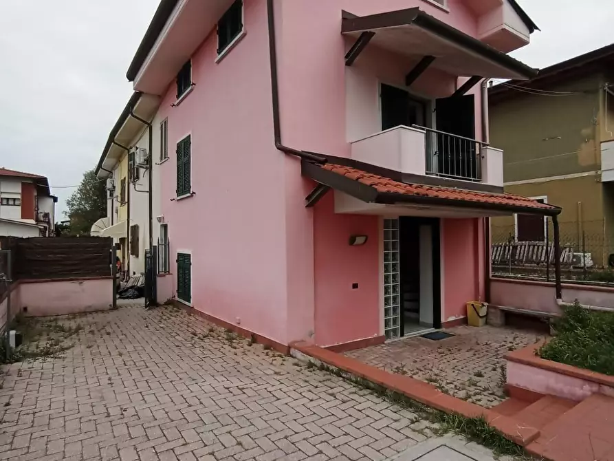 Immagine 31 di Porzione di casa in vendita  a Carrara