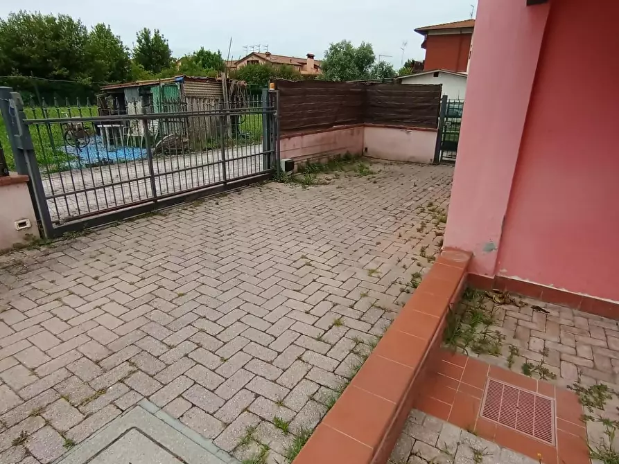 Immagine 10 di Porzione di casa in vendita  a Carrara