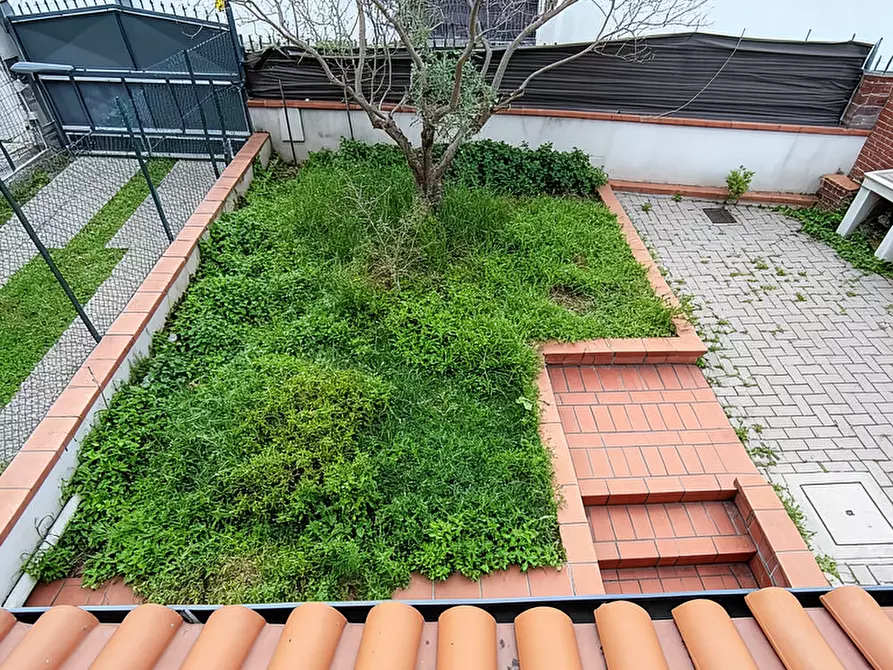 Immagine 7 di Porzione di casa in vendita  a Carrara