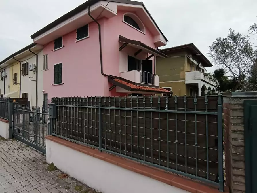 Immagine 6 di Porzione di casa in vendita  a Carrara