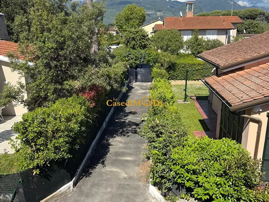 Immagine 41 di Casa bifamiliare in vendita  a Pietrasanta