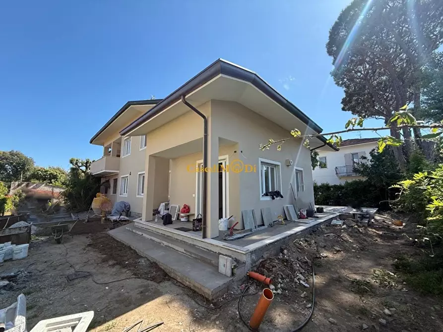 Immagine 6 di Casa bifamiliare in vendita  a Pietrasanta
