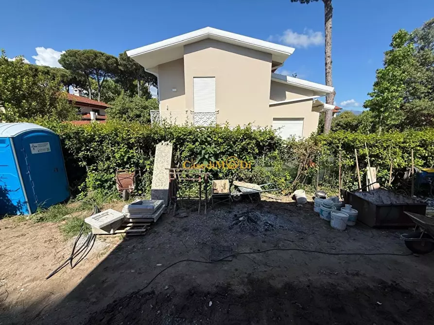 Immagine 24 di Casa bifamiliare in vendita  a Pietrasanta