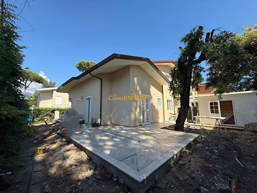 Immagine 4 di Casa bifamiliare in vendita  a Pietrasanta