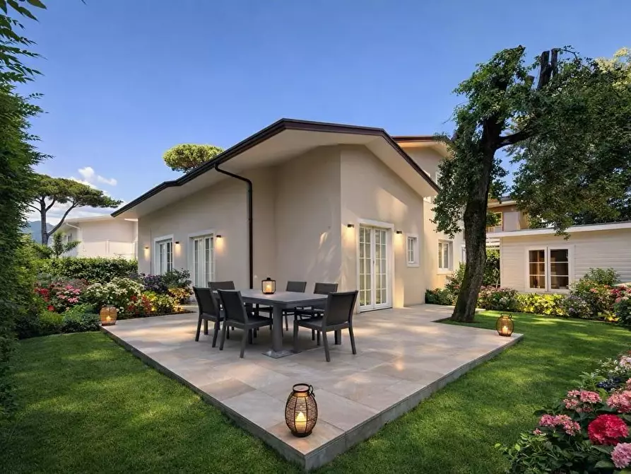 Immagine 43 di Casa bifamiliare in vendita  a Pietrasanta
