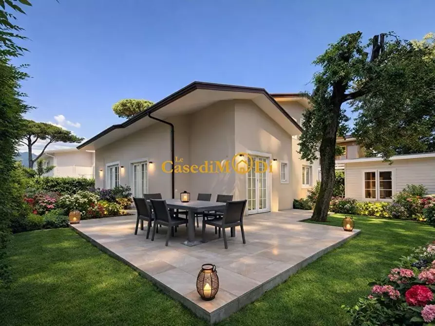 Immagine 2 di Casa bifamiliare in vendita  a Pietrasanta