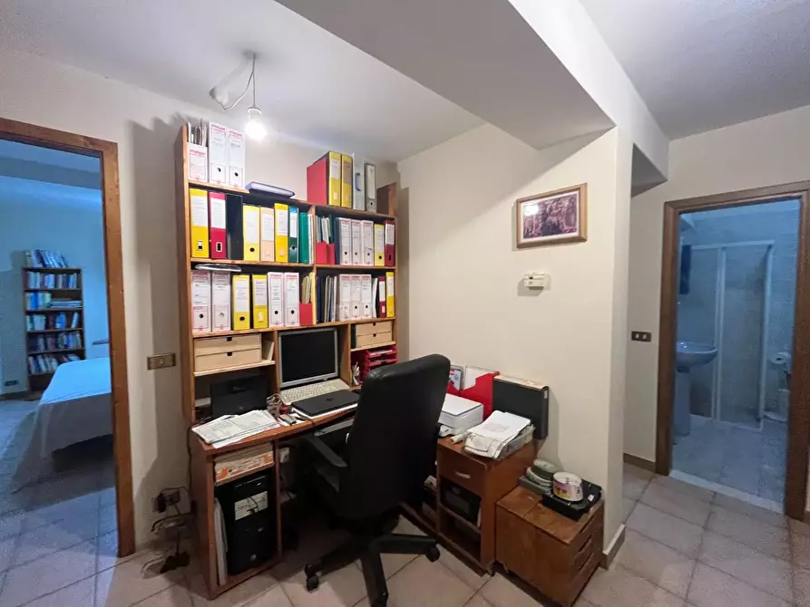Immagine 12 di Palazzo in vendita  a Pietrasanta