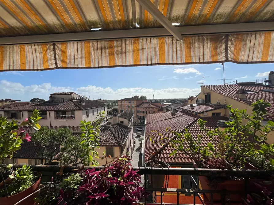 Immagine 17 di Palazzo in vendita  a Pietrasanta