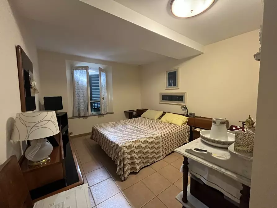 Immagine 9 di Palazzo in vendita  a Pietrasanta