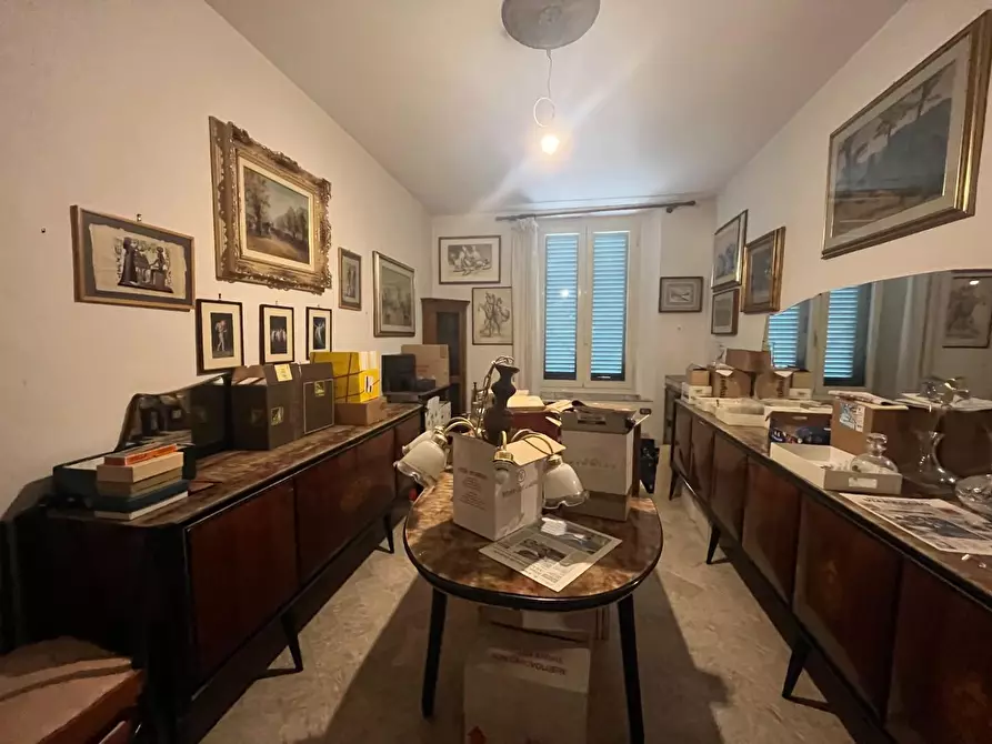 Immagine 2 di Palazzo in vendita  a Pietrasanta