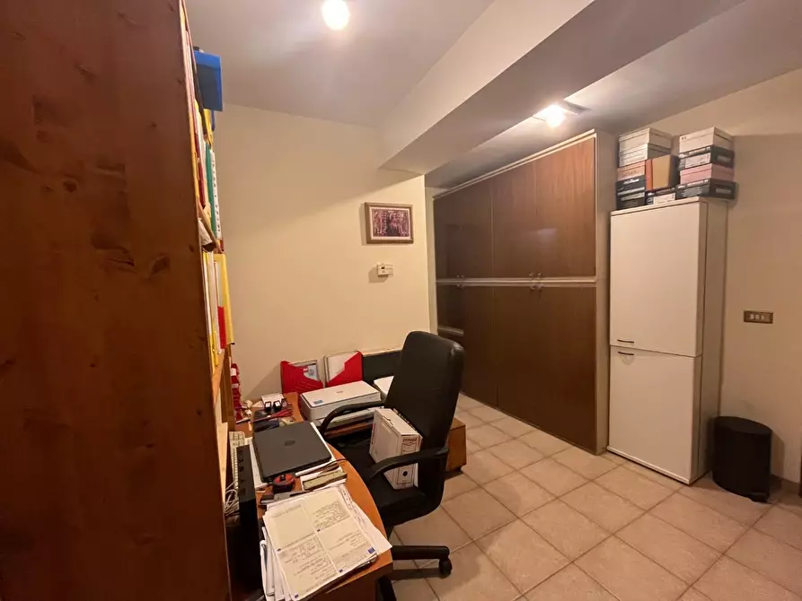 Immagine 11 di Palazzo in vendita  a Pietrasanta