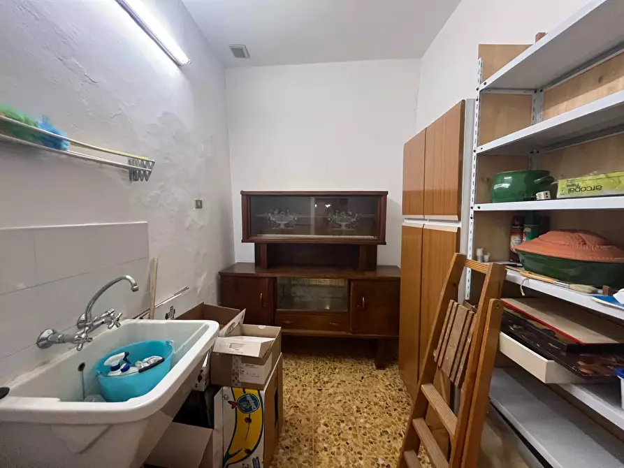 Immagine 5 di Palazzo in vendita  a Pietrasanta