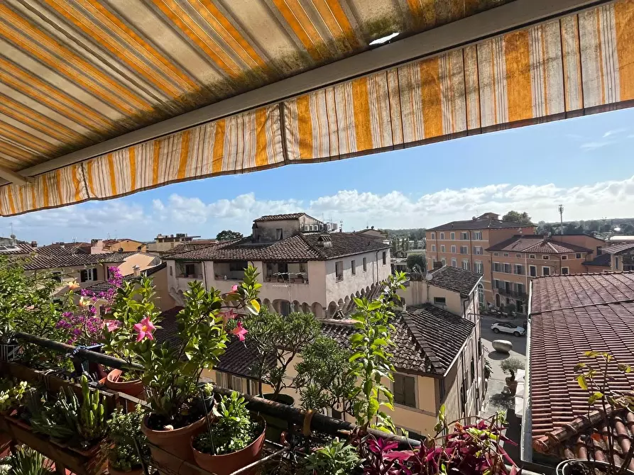 Immagine 16 di Palazzo in vendita  a Pietrasanta