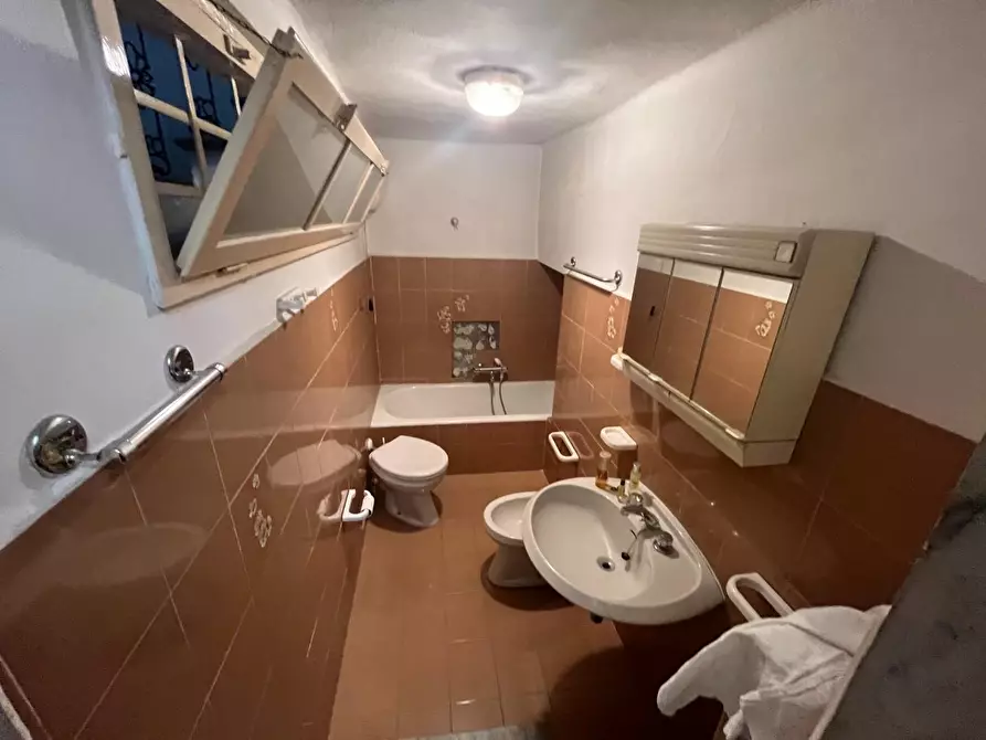 Immagine 4 di Palazzo in vendita  a Pietrasanta