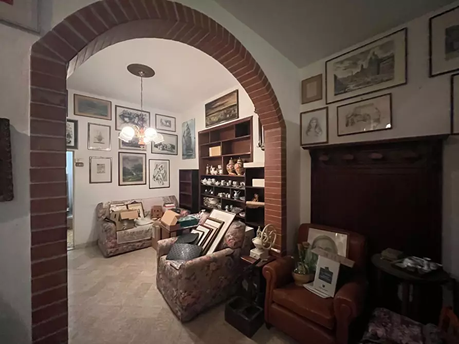 Immagine 1 di Palazzo in vendita  a Pietrasanta