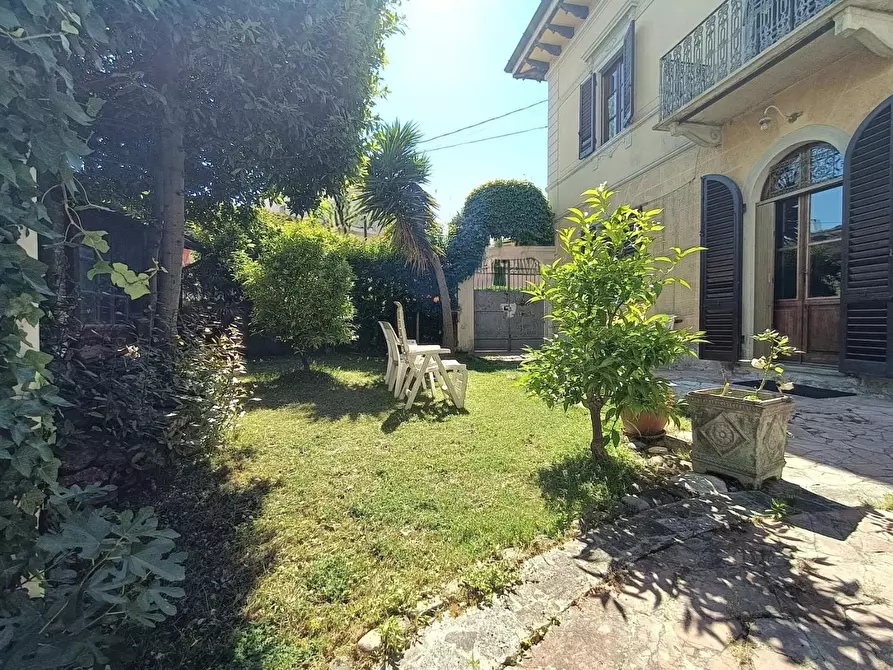 Immagine 7 di Villa in vendita  a Pisa
