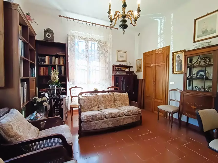 Immagine 18 di Villa in vendita  a Pisa