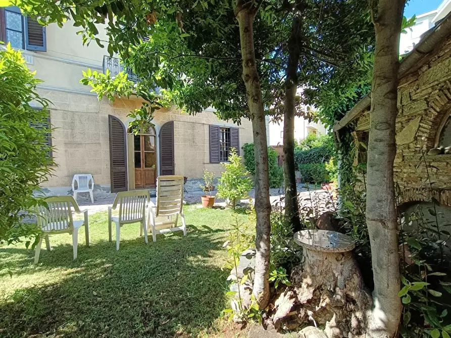 Immagine 15 di Villa in vendita  a Pisa