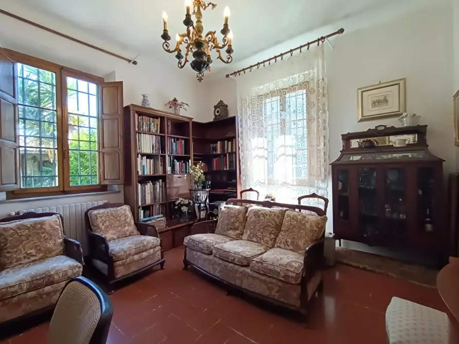 Immagine 19 di Villa in vendita  a Pisa