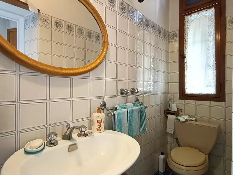 Immagine 27 di Villa in vendita  a Pisa