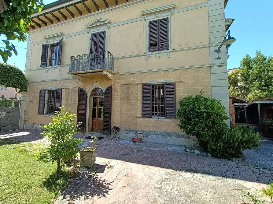 Immagine 2 di Villa in vendita  a Pisa