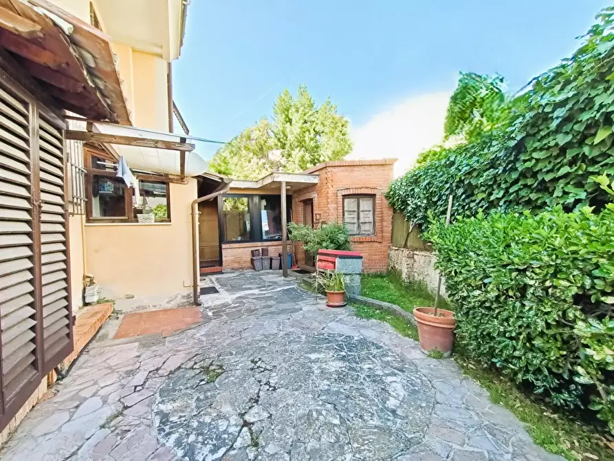 Immagine 6 di Villa in vendita  a Pisa