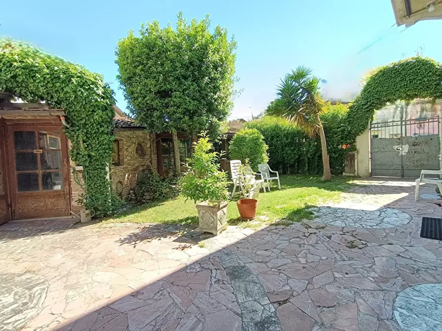 Immagine 12 di Villa in vendita  a Pisa