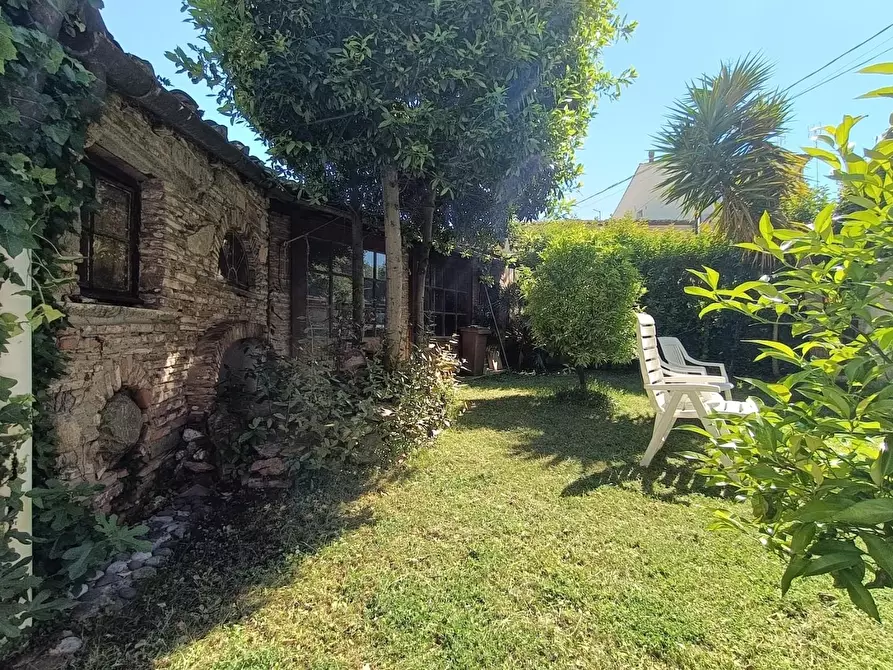 Immagine 8 di Villa in vendita  a Pisa