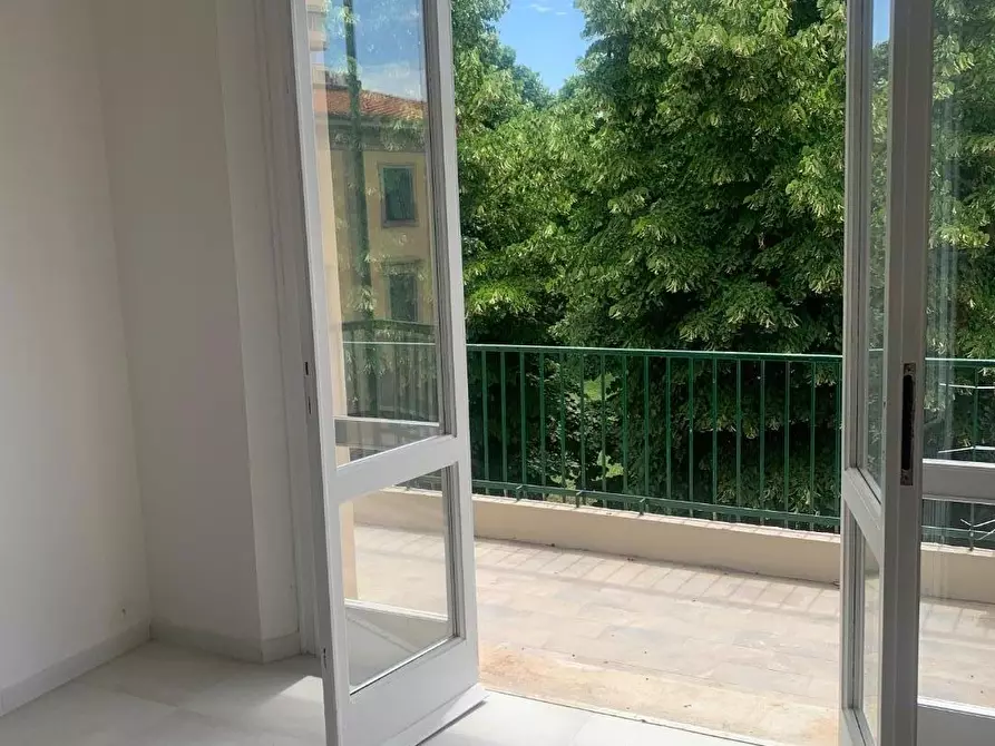 Immagine 1 di Appartamento in vendita  a Livorno