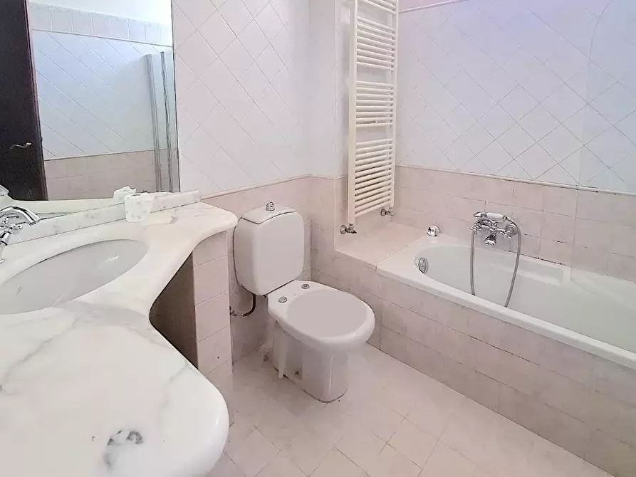 Immagine 21 di Appartamento in vendita  a Carrara